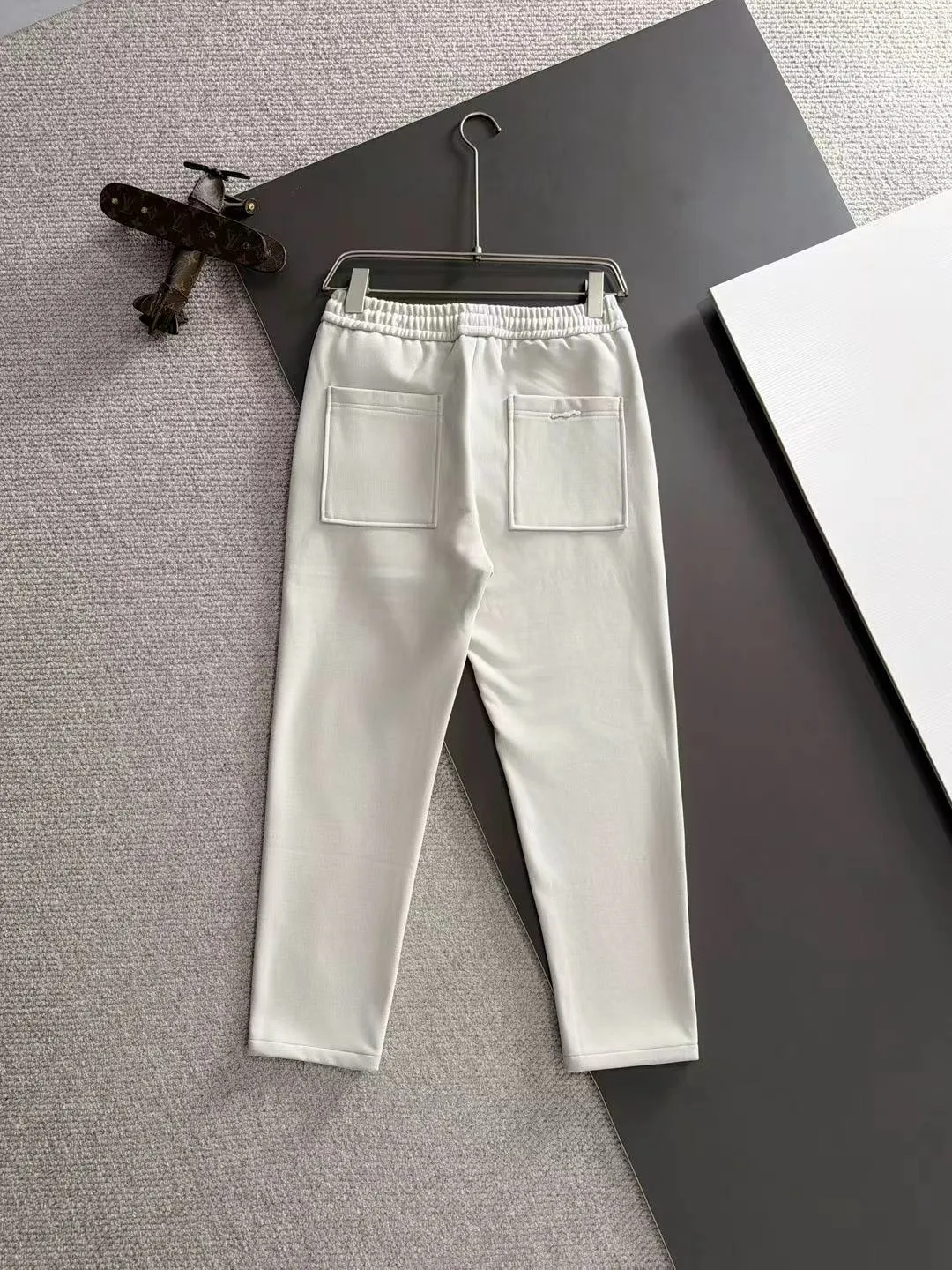 Next day shipping P360 Big Goose 2025 new autumn elastic band casual pants, thick counter-customized fabrics, high breathability and comfort, impeccable details, brand element design concept, reflecting high quality. It feels delicate and soft! It presents a casual cut and the upper body shape is great! Size: M-3XL